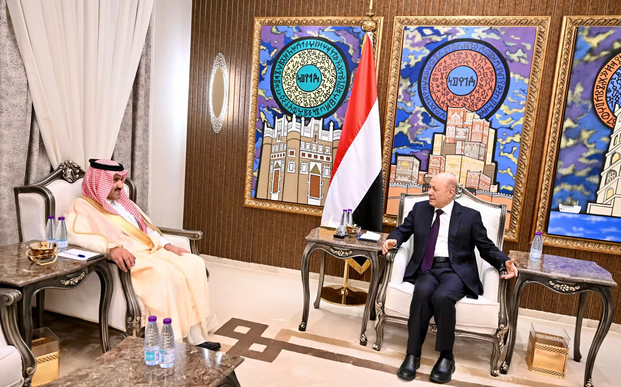 الرئيس العليمي يثني على جهود المملكة خلال لقائه السفير السعودي