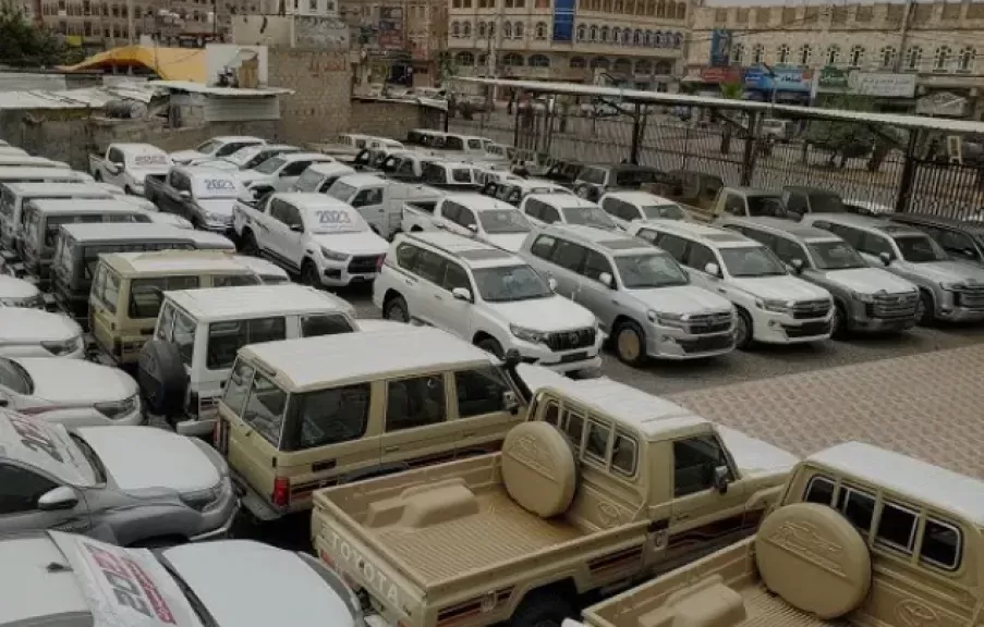 الحوثيون يحظرون استيراد السيارات الأمريكية ويشددون القيود على المعارض