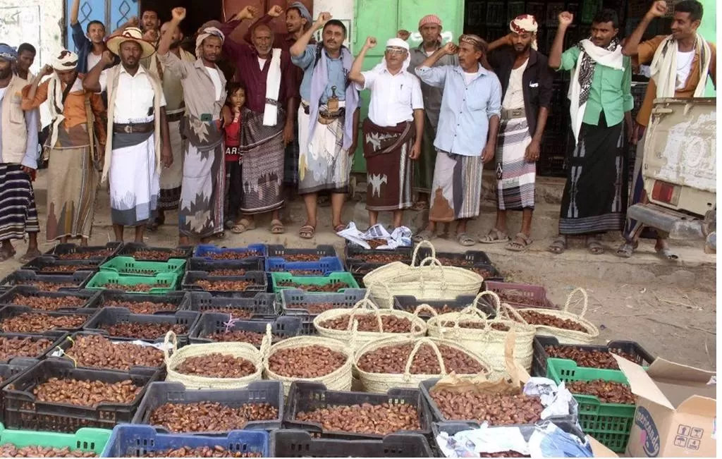 الحوثيون يجبرون المزارعين على تقديم محاصيلهم لدعم مقاتليهم