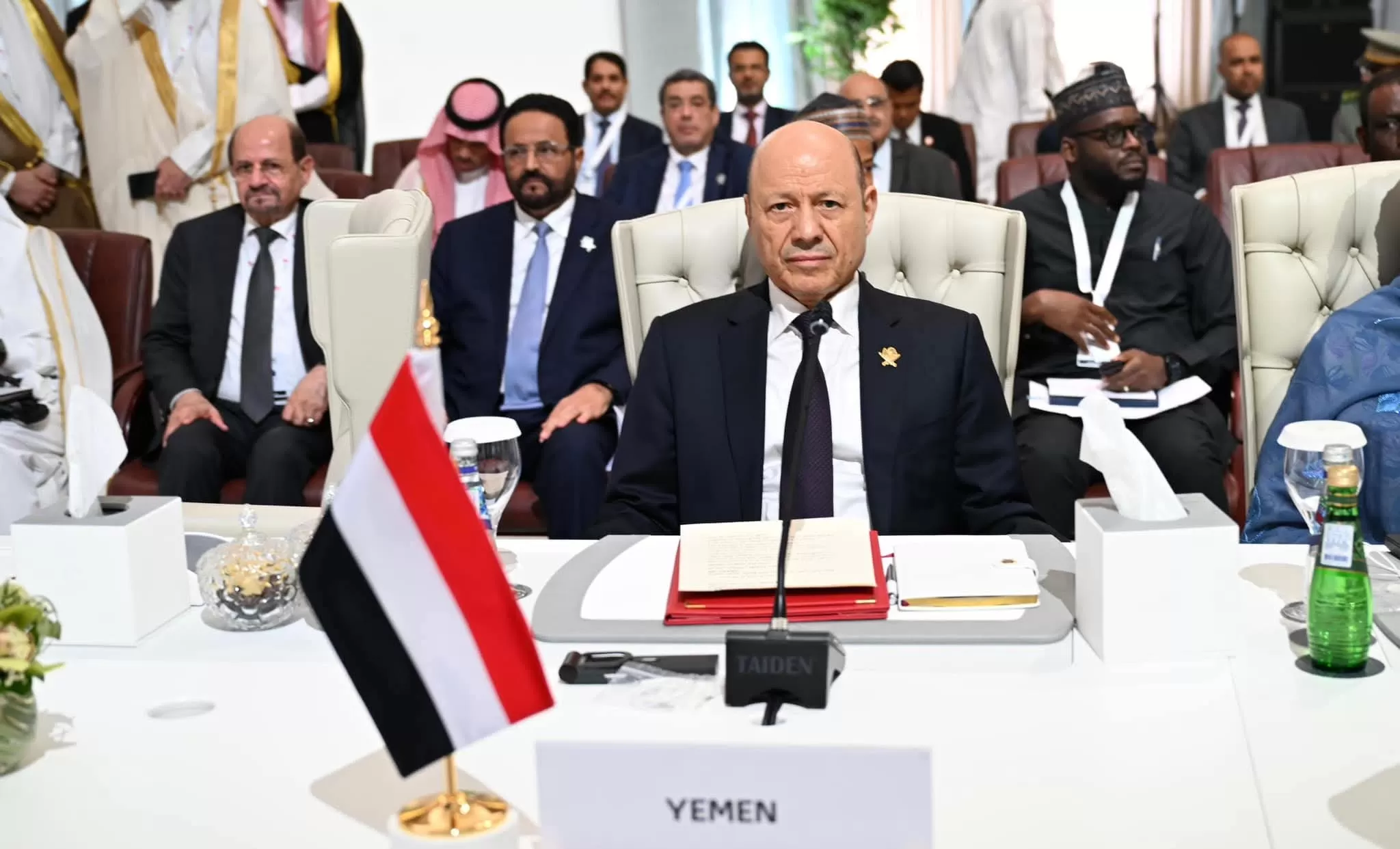 الرئيس العليمي يدعو إلى مقاربة عربية وإسلامية شاملة لكبح المشاريع التوسعية