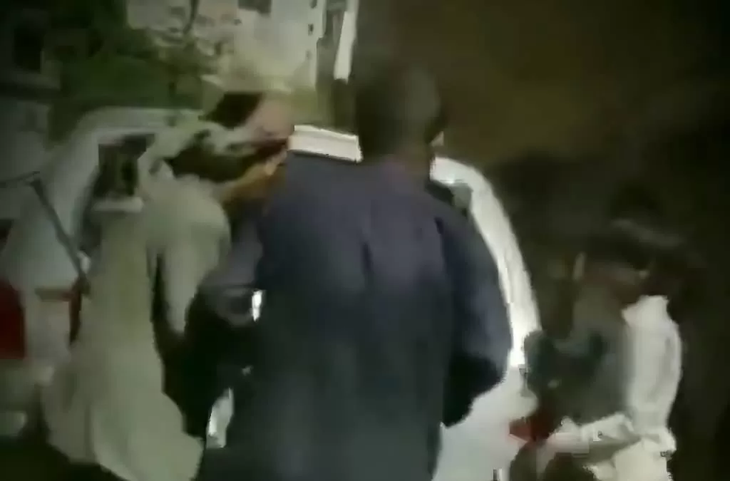 عناصر حوثية تقتحم منزل مواطن في عمران وتعتدي على ممتلكاته