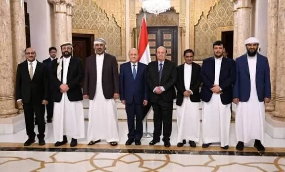 خلافات علنية تعصف بالمجلس الرئاسي ودعوات لإنهاء الانفراد بالقرار (تفاصيل)