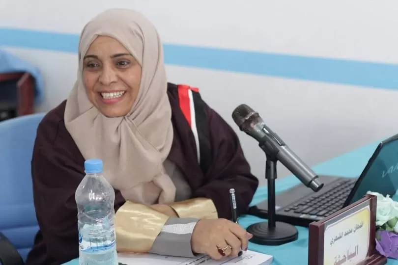 العليمي يوجه بملاحقة قتلة مديرة صندوق النظافة بتعز وسط إدانات واسعة (تفاصيل)