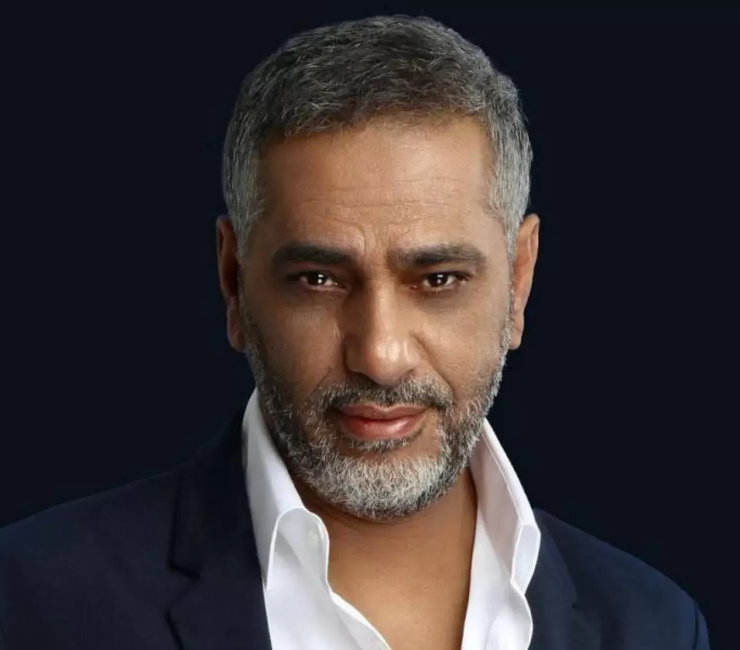 فضل شاكر يسلم نفسه للجيش اللبناني في مخيم عين الحلوة