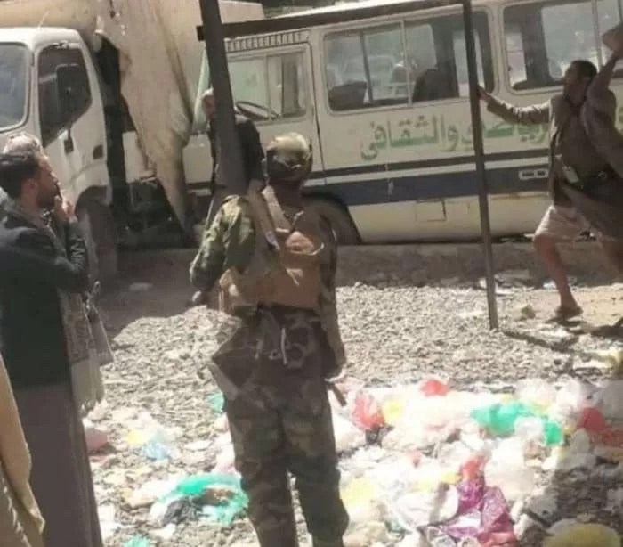 الحوثيون يصادرون مصدر رزق شاب في صنعاء ويعتقلونه بطريقة مهينة