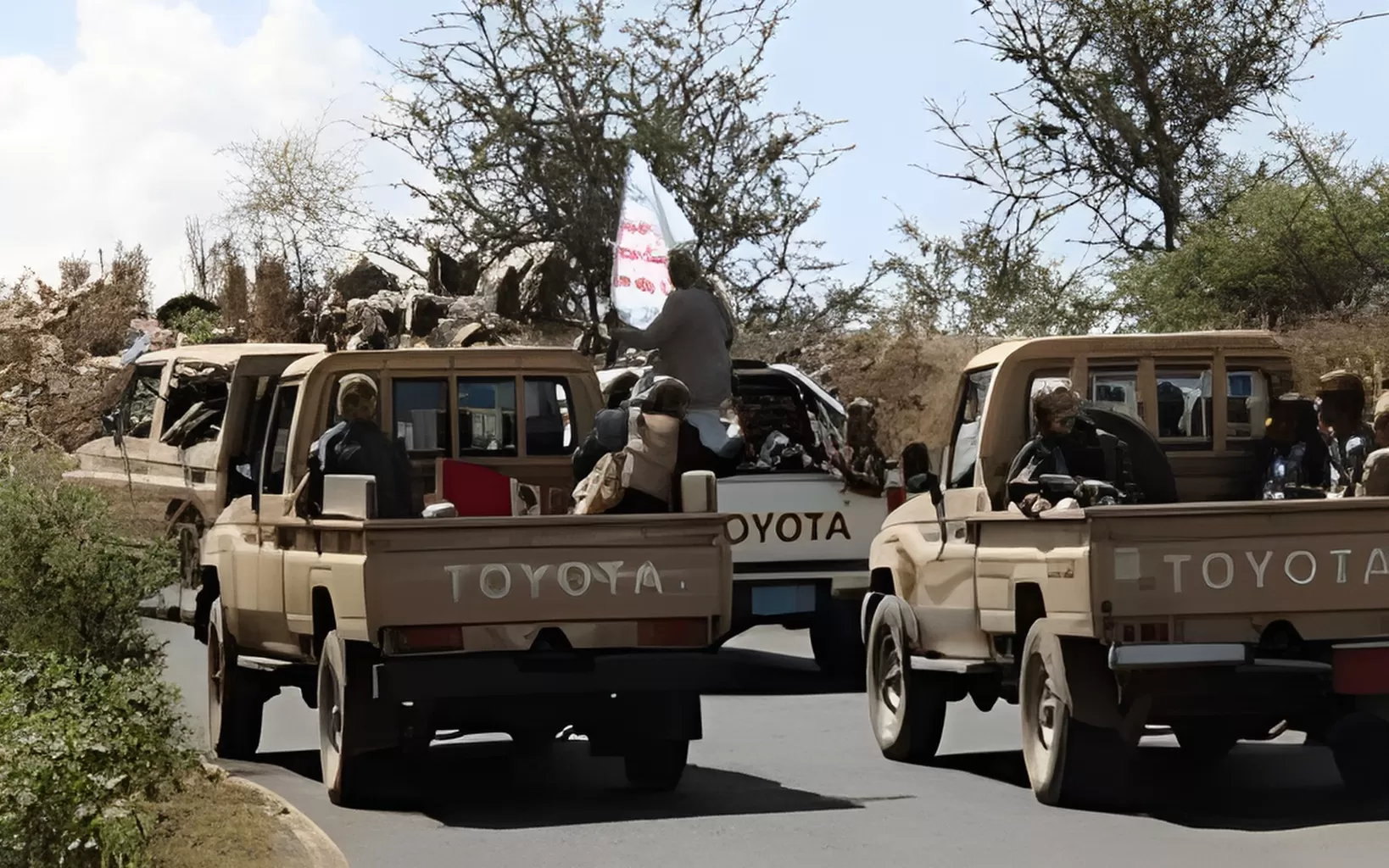 الحوثيون يدفعون بتعزيزات عسكرية إلى محافظتي تعز والضالع (تفاصيل)