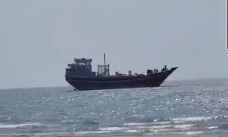 ضبط شحنة أسلحة ومنتجات إيرانية للحوثيين قُرب باب المندب (تفاصيل)