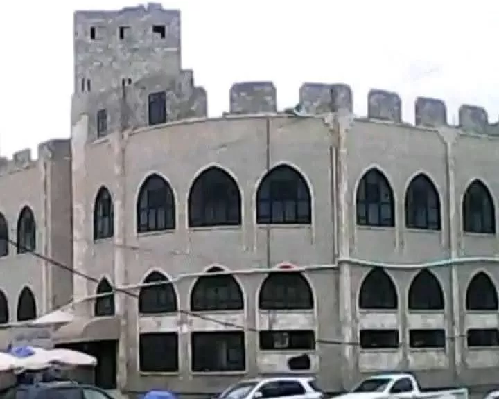 هيئة علماء اليمن تدين تهجير الحوثيين للشيخ الريدي وطلابه من مسجد السنّة بصنعاء