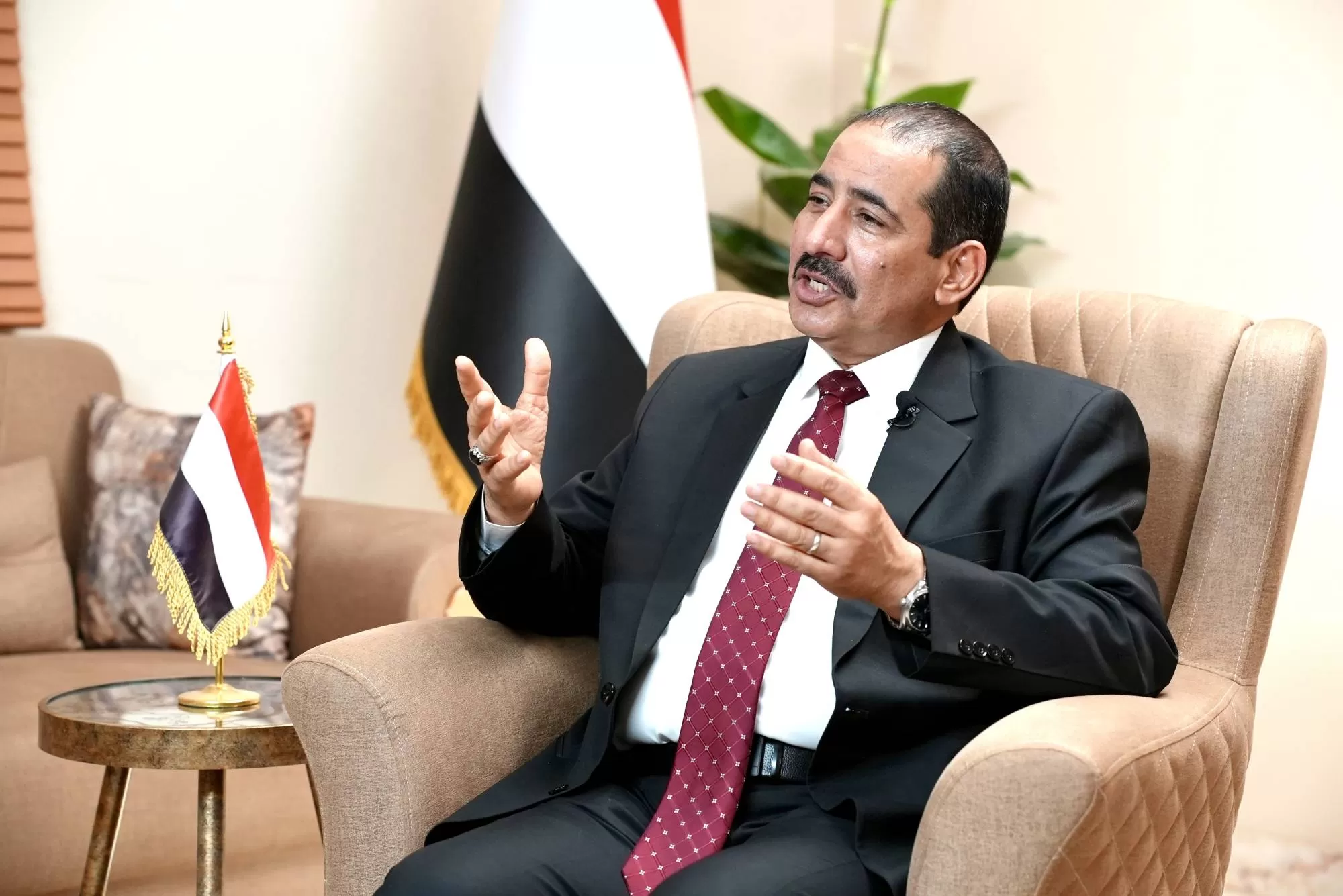 وزير الداخلية: ضبط شبكات تهريب انتقلت إلى اليمن بعد سقوط نظام الأسد