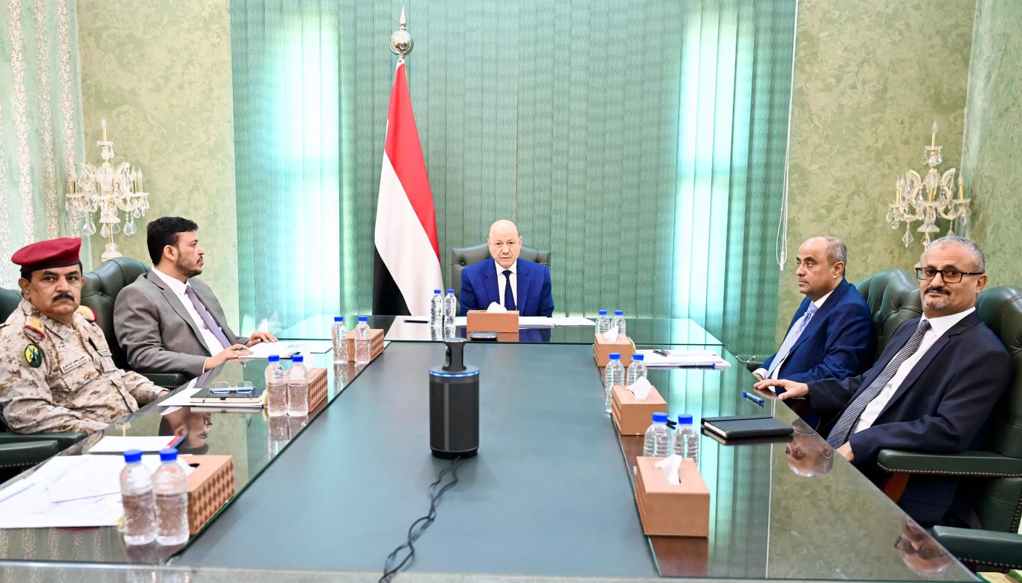 الرئاسي يجدد دعمه الكامل للإصلاحات الحكومية ويشيد بجاهزية القوات المسلحة