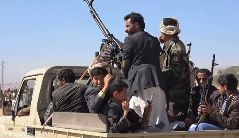 قيادي حوثي يهاجم قرى مقبنة غرب تعز ويعتدي على النساء وينهب هواتفهن