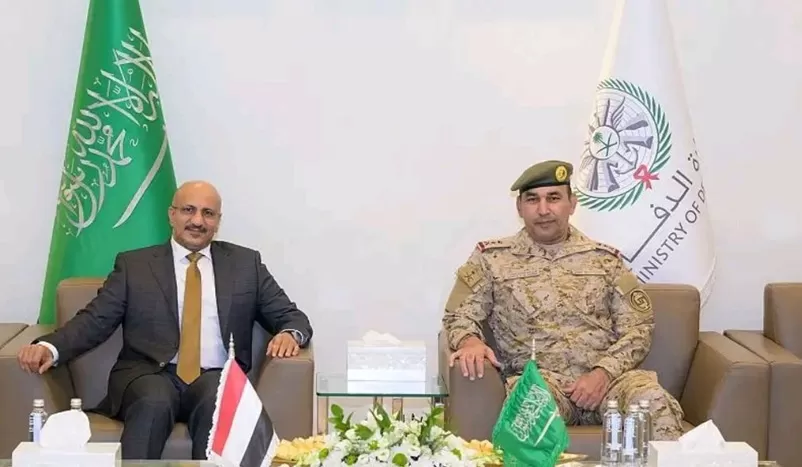 زيارة خاطفة لطارق صالح إلى الرياض تثير تساؤلات حول موقفه من تطورات حضرموت