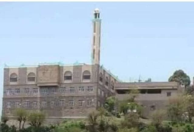 الحوثيون يغلقون مركزًا لتحفيظ القرآن ويحولونه إلى موقع عسكري جنوب إب