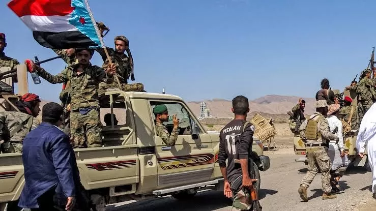 كاتب سعودي: سياسات الانتقالي تقود الجنوب من وهم النصر إلى خسارة مؤكدة