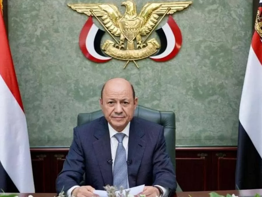 العليمي يوجه باستكمال استعادة معسكرات حضرموت ويحذر من استمرار إغلاق مطار عدن