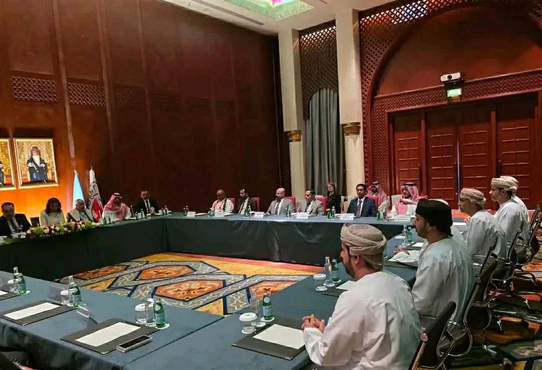 الحكومة اليمنية تهدد بإلغاء اتفاق تبادل الأسرى إذا نفذ الحوثيون إعدام 3 مختطفين