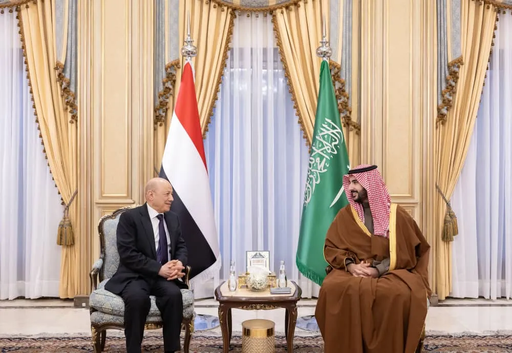 وزير الدفاع السعودي يؤكد دعم المملكة للأمن والاستقرار في اليمن
