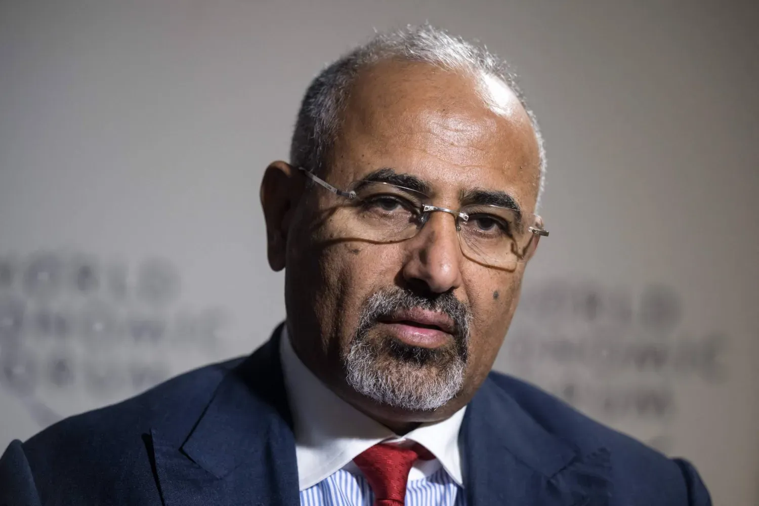 اتهامات واسعة بالفساد والإثراء غير المشروع تطال الزُبيدي في عدن