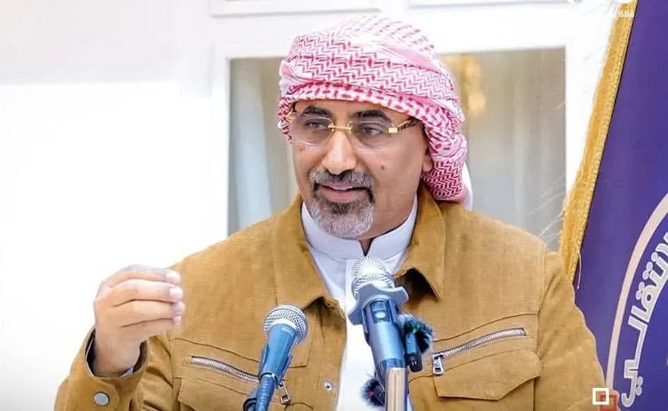 الزُبيدي يحذف الإعلان الدستوري من حساباته بعد شهر من التصعيد