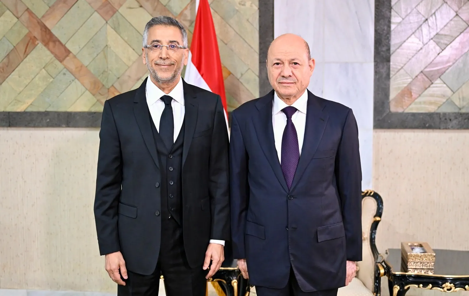 استقالة مفاجئة لدبلوماسي يمني ومغادرته من واشنطن إلى الإمارات تثير التساؤلات