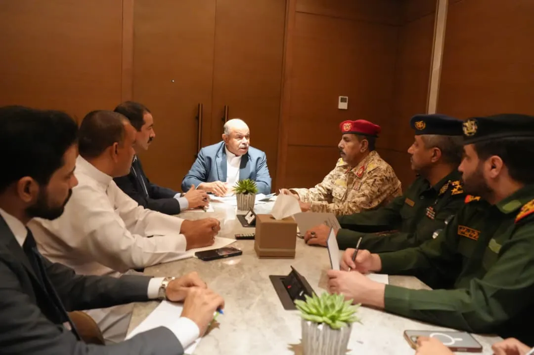 الخنبشي يدعو لتوحيد الجهود الأمنية والعسكرية وسط محاولات لإفشال الاستقرار في الجنوب