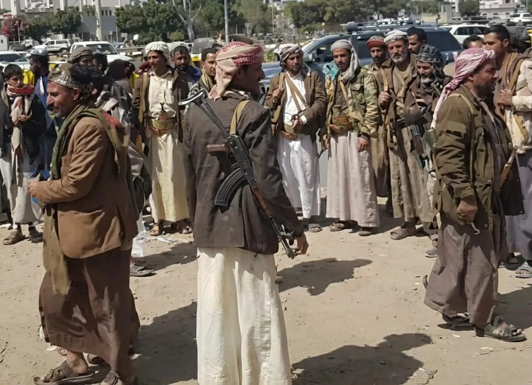 الحوثيون يفرجون عن ثلاثة مختطفين من أبناء أرحب بصنعاء تحت الضغط القبلي