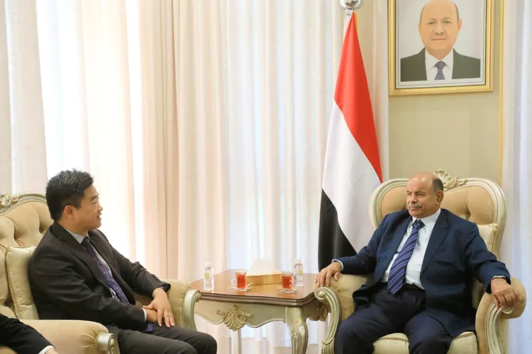 عضو الرئاسي الخنبشي يبحث مع فريق غروندبرغ وسفير الصين تعزيز الاستقرار والتنمية