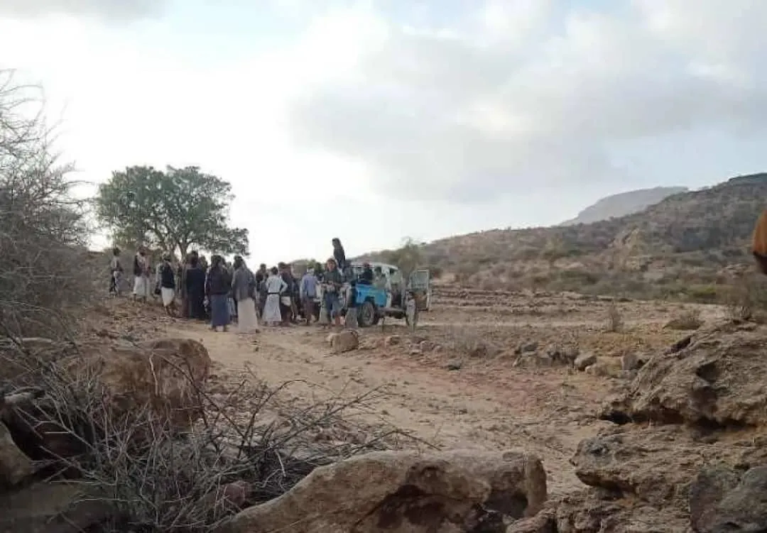 الحوثيون يختطفون 3 مدنيين في المحويت بعد مطالبتهم بإصلاح طريق عام