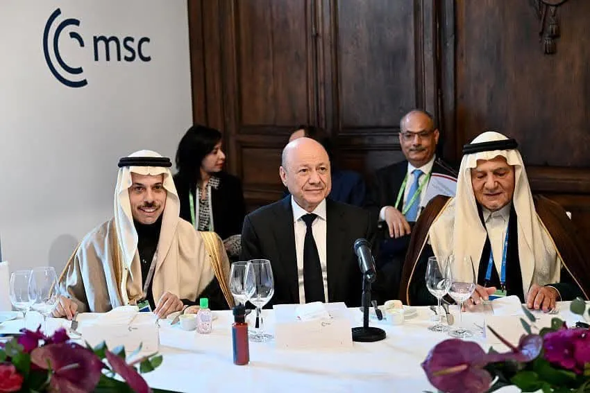 الرئيس العليمي: اندماج اليمن خليجياً مرهون بالمصالحة وتجريم الطائفية والسلاح المنفلت