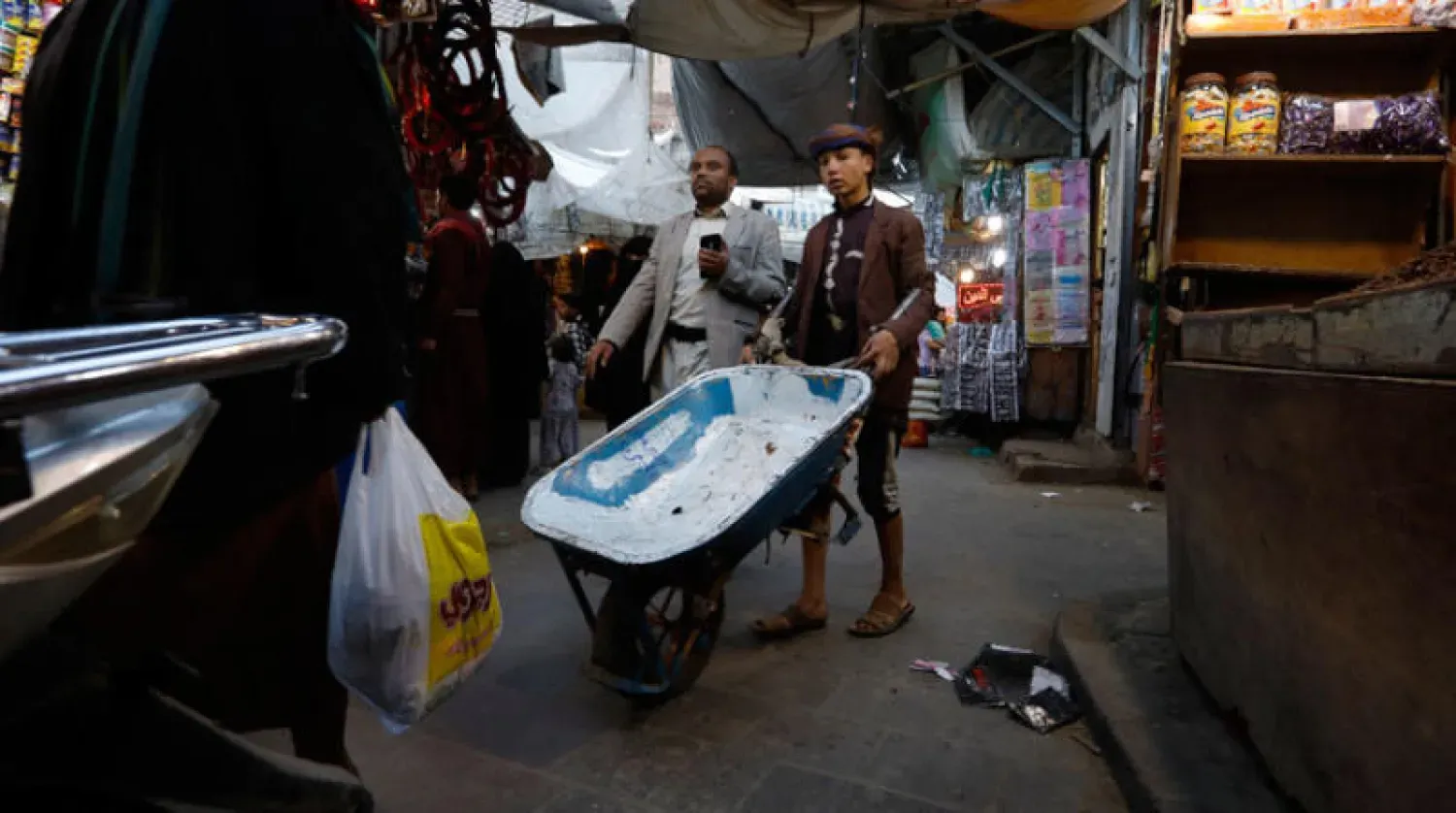 تفاقم المعاناة المعيشية في مناطق سيطرة الحوثي مع دخول رمضان (تفاصيل)