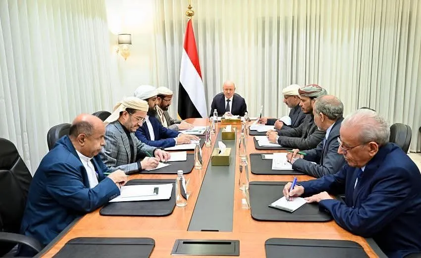 الرئاسي يؤكد على تثبيت مؤسسات الدولة في عدن ويحذر من محاولات تعطيلها