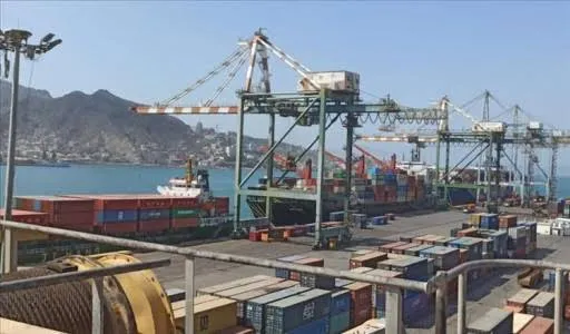 ميناء عدن يستعيد نشاطه برسو ثلاث سفن حاويات دفعة واحدة