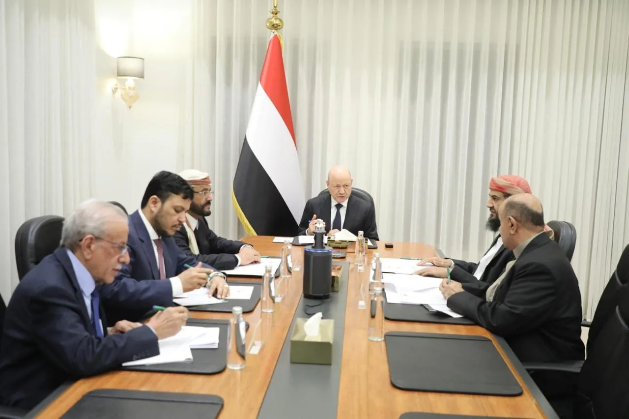 الرئاسي يجدد دعمه للحكومة ويحذر من المساس بمؤسسات الدولة