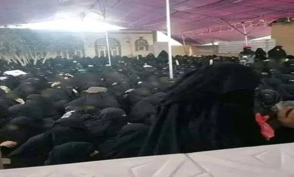 طوابير طويلة أمام مطبخ خيري في إب وسط نهب حوثي للموارد العامة