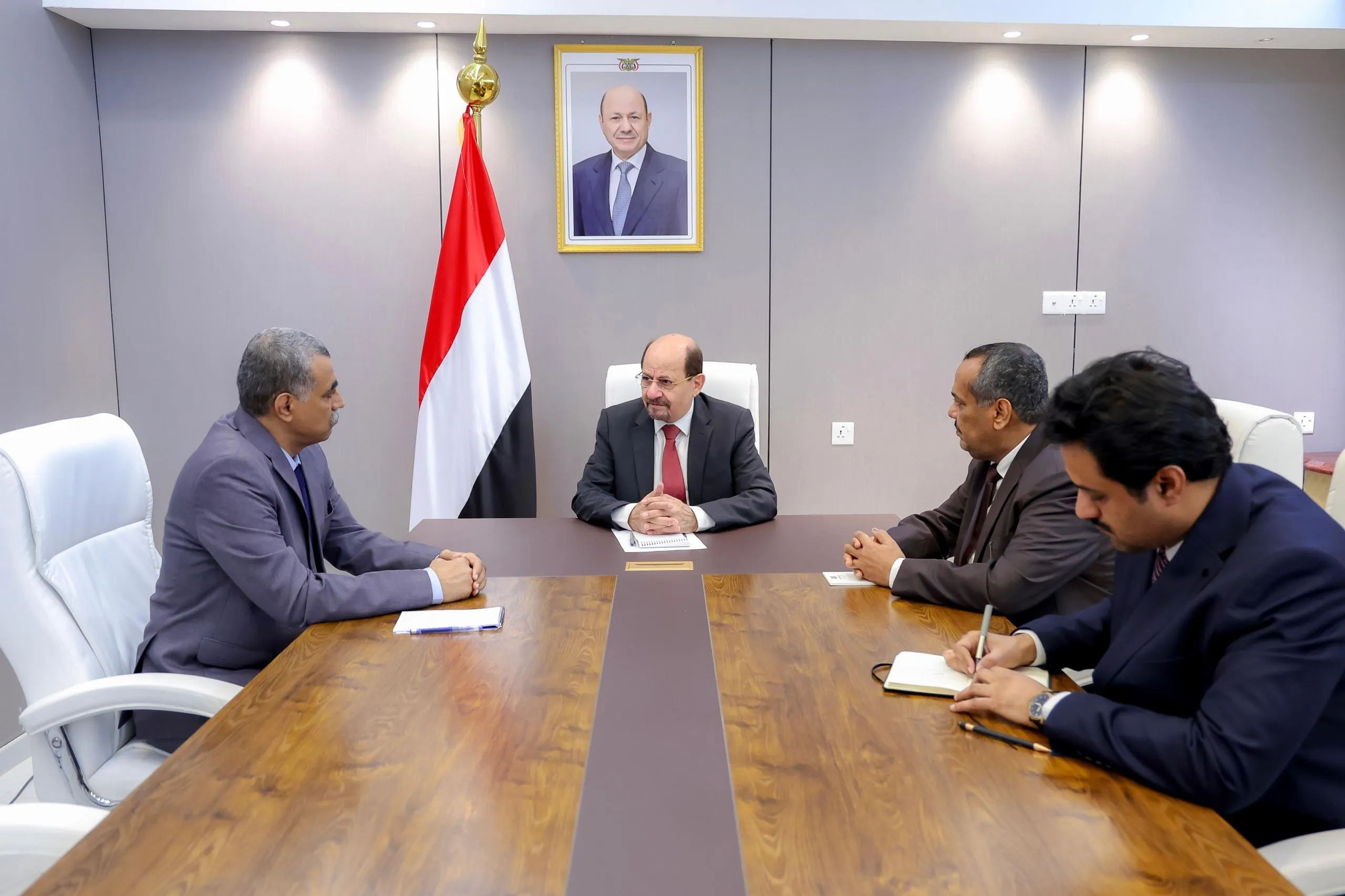 الزنداني يؤكد أولوية مكافحة الفساد وتعزيز دور الأجهزة الرقابية لحماية المال العام