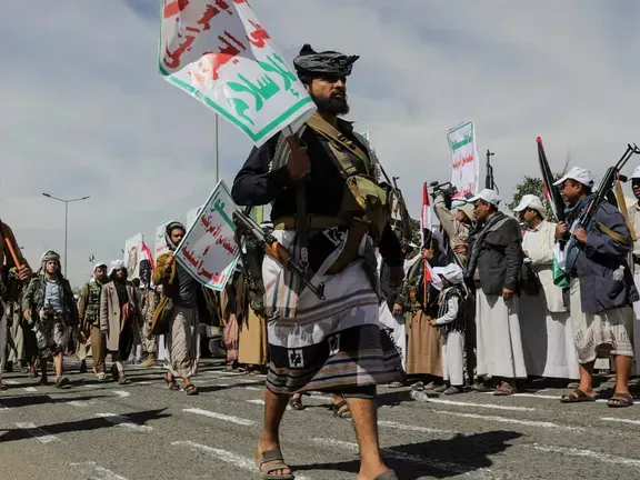 الحكومة اليمنية: الحوثيون يراهنون على دماء اليمنيين لخدمة إيران وتوسيع الصراع الإقليمي