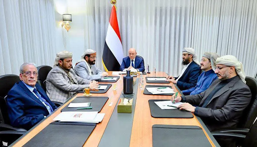 الرئاسي يوجه الحكومة بتنفيذ برنامجها وتعزيز الاستقرار الاقتصادي والأمني