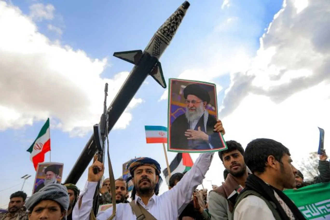 مركز دراسات: قرار الحوثيين بشأن الحرب على إيران قد يدفع اليمن إلى مرحلة أكثر خطورة