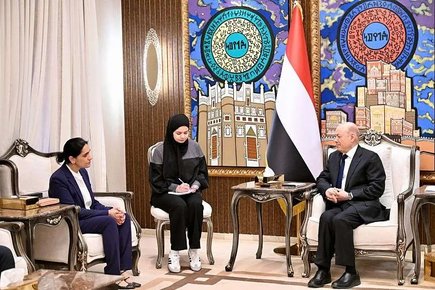 الرئيس العليمي: استقرار اليمن والمنطقة مرهون بردع إيران ومليشياتها المسلحة