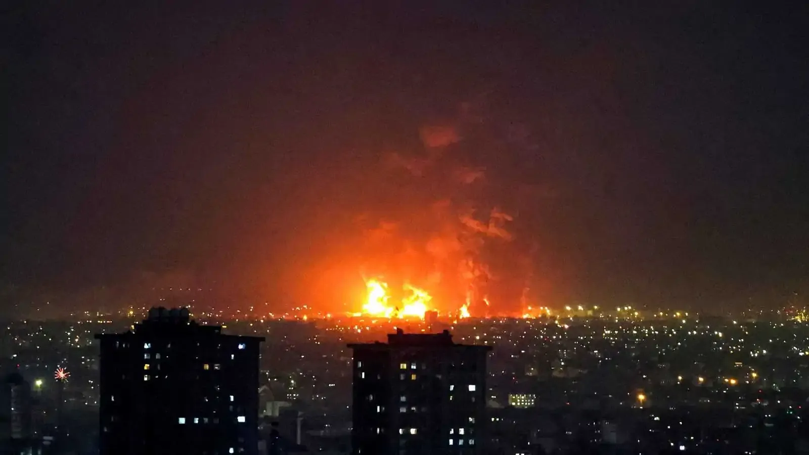 التصعيد الأمريكي-الإسرائيلي يطال العمق الإيراني وسط تهديدات لأمن الخليج والطاقة العالمية (تفاصيل)