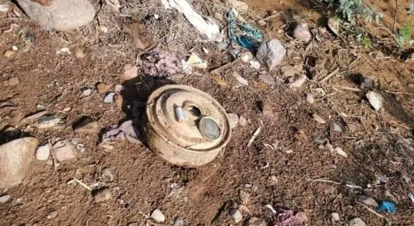 مقتل وإصابة 6 أشخاص بينهم طفلين بانفجار لغم حوثي داخل منزل جنوب الحديدة