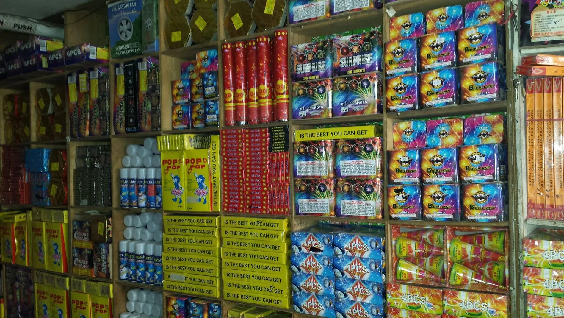 إصابة العشرات بألعاب نارية خطيرة نشرها تجار حوثيون في صنعاء