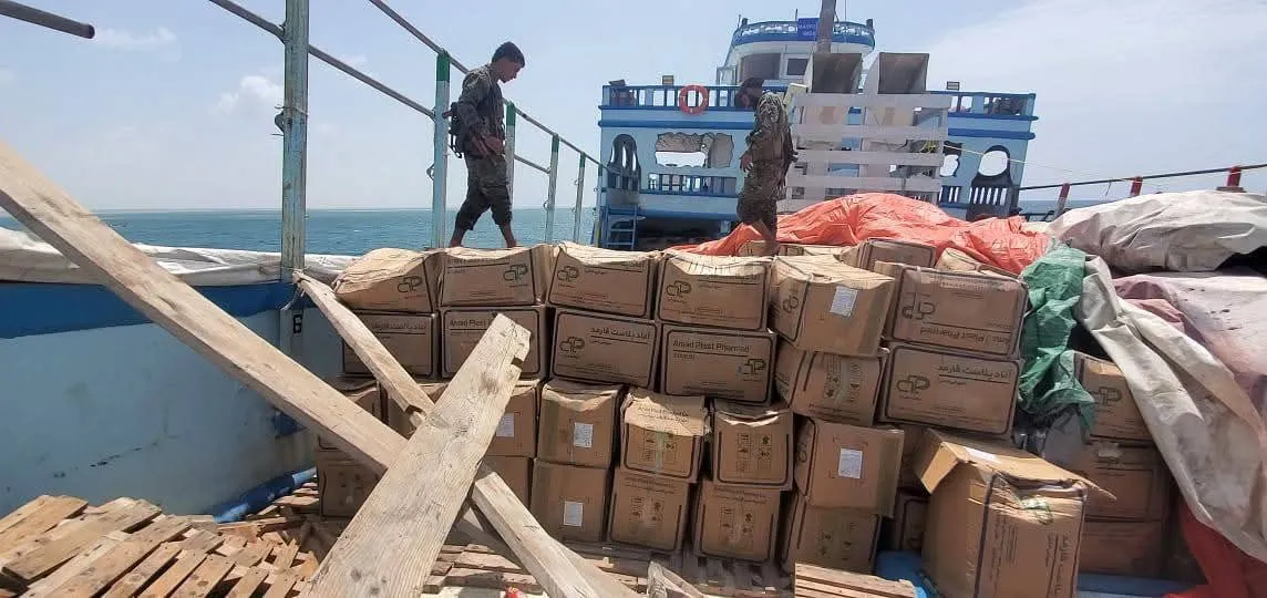 قوات العمالقة تحبط تهريب إمدادات إيرانية للحوثيين قرب باب المندب