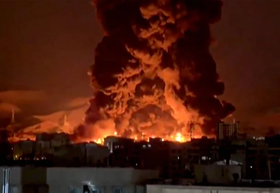 ضغوط إقتصادية تهدد النظام الإيراني وسط مساعٍ دولية للتهدئة بعد أكثر من شهر على التصعيد (تفاصيل)