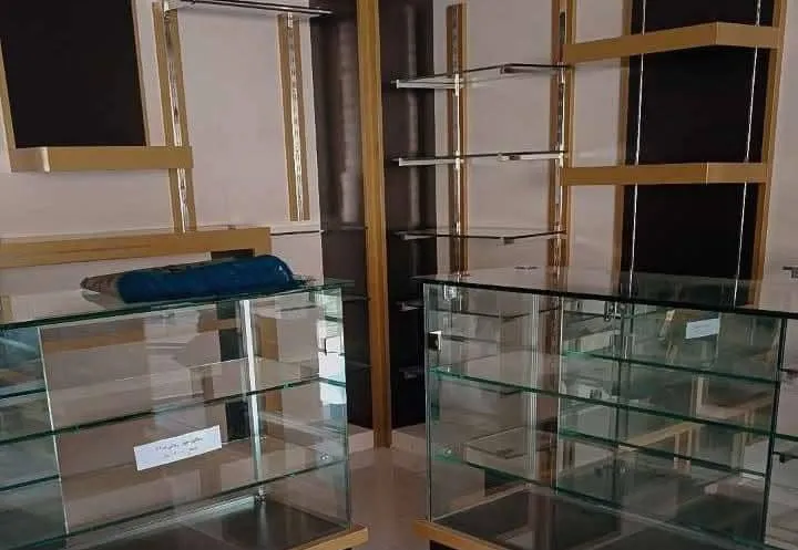 جبايات الحوثيين تدفع عشرات المحلات إلى الإفلاس والإغلاق في صنعاء