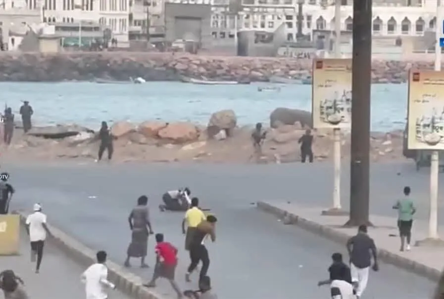 مقتل شخصين في اشتباكات بالمكلا والسلطة المحلية تتهم الانتقالي بجر المدينة للفوضى