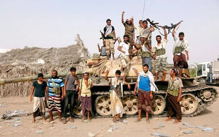 تحركات لتفكيك "مقاومة الدريهمي" في الحديدة وتوزيع مقاتليها على قوات طارق