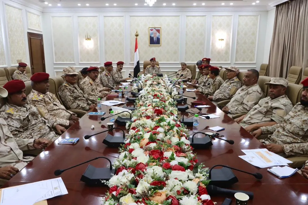 وزير الدفاع يطّلع على جهود ضبط البيانات المالية والإدارية لقوات الجيش