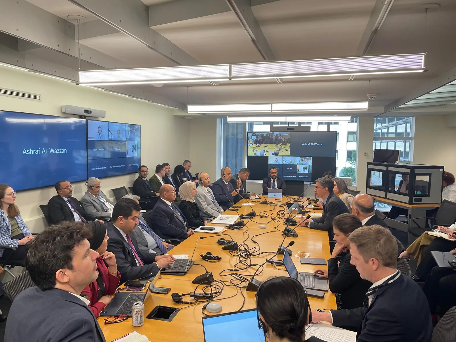 الحكومة اليمنية تبحث مع البنك الدولي تمويل مشاريع حيوية وإقرار إطار الشراكة