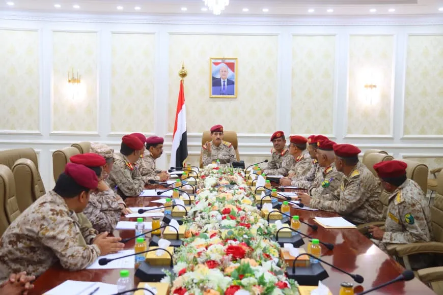 وزير الدفاع يشدد على بناء قاعدة بيانات موحدة للقوات المسلحة